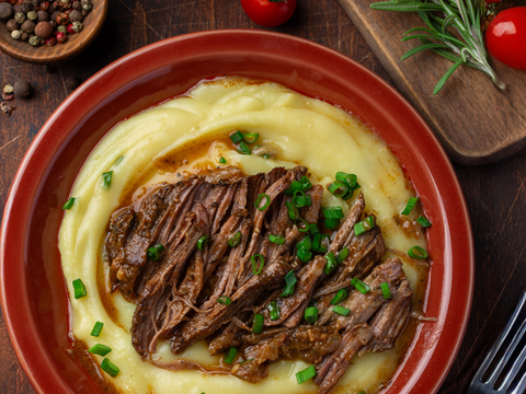 Bolar Blade Bliss:  Rich Beef Hot Pot & Creamy Garlic Mash